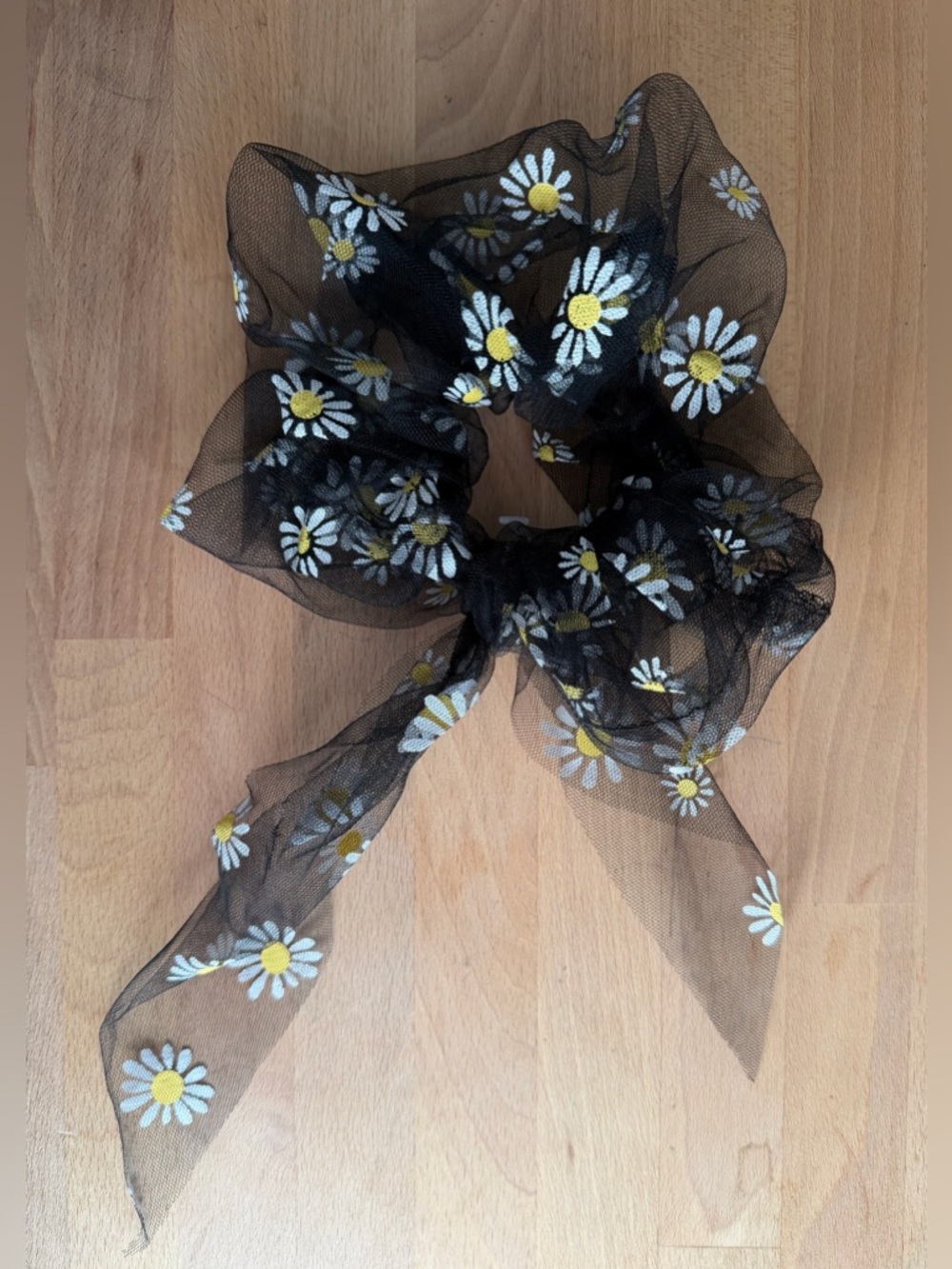 NWOT Wild Fable Jumbo Black, White & Yellow Mesh Daisy Print Scrunchie